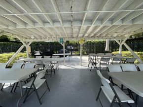 5103 NW 35th St 402, Lauderdale Lakes FL 33319