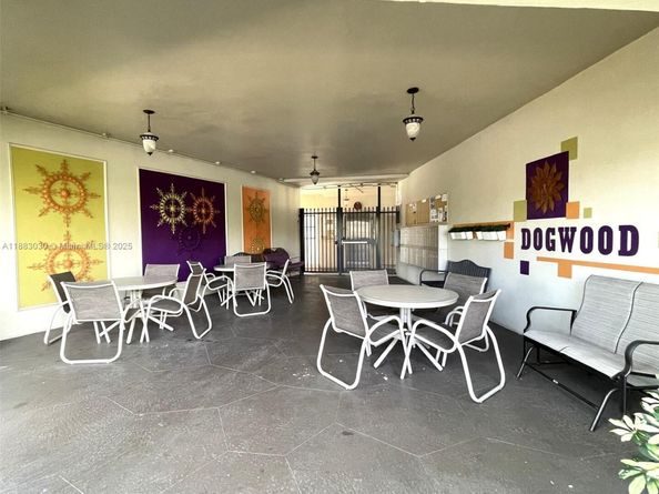 5103 NW 35th St 402, Lauderdale Lakes FL 33319
