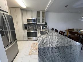 5103 NW 35th St 402, Lauderdale Lakes FL 33319
