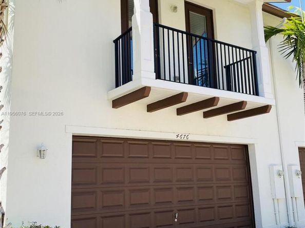 4676 Monarch Way, Coconut Creek FL 33073