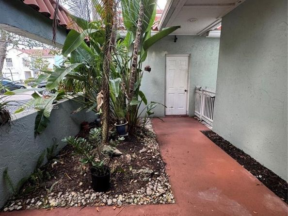 1411 Seagrape Cir, Weston FL 33326