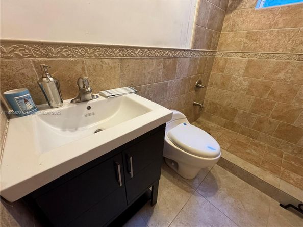 1411 Seagrape Cir, Weston FL 33326