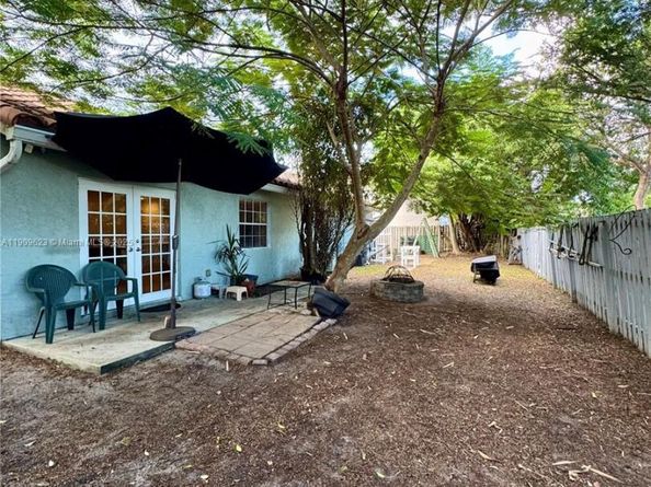 1411 Seagrape Cir, Weston FL 33326