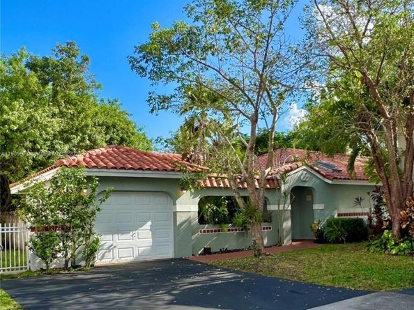 1411 Seagrape Cir, Weston FL 33326