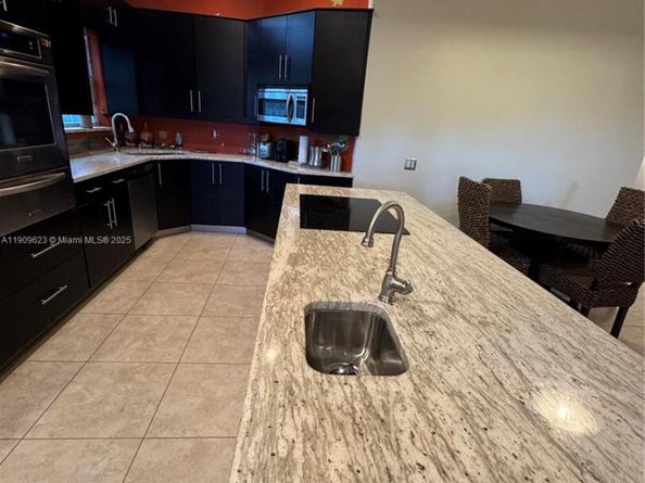 1411 Seagrape Cir, Weston FL 33326