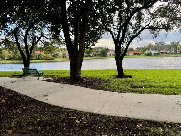 1411 Seagrape Cir, Weston FL 33326