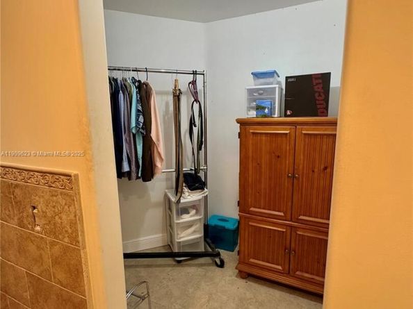 1411 Seagrape Cir, Weston FL 33326