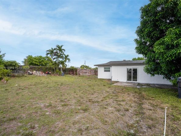 3531 NW 26th St, Lauderdale Lakes FL 33311