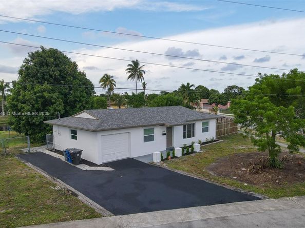 3531 NW 26th St, Lauderdale Lakes FL 33311