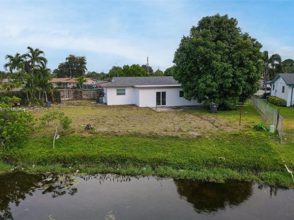 3531 NW 26th St, Lauderdale Lakes FL 33311