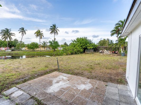 3531 NW 26th St, Lauderdale Lakes FL 33311