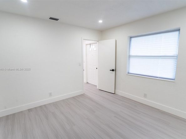 3531 NW 26th St, Lauderdale Lakes FL 33311