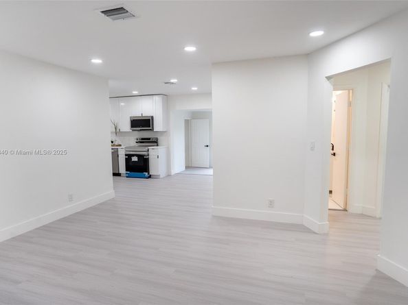 3531 NW 26th St, Lauderdale Lakes FL 33311