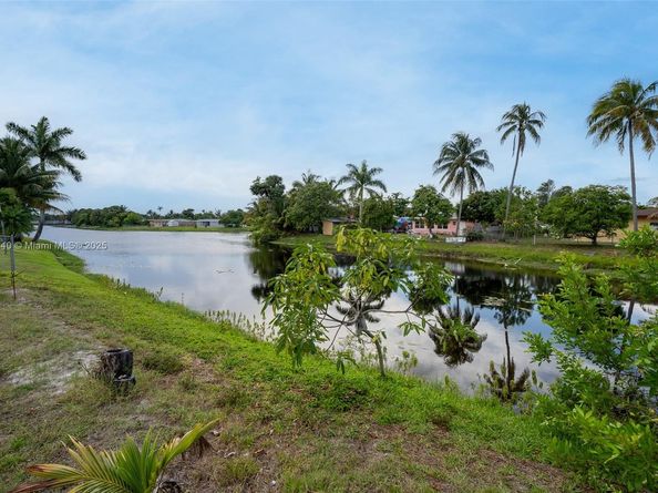 3531 NW 26th St, Lauderdale Lakes FL 33311