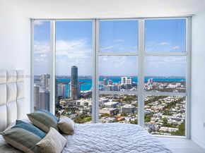 300 S Pointe Dr PH5, Miami Beach FL 33139