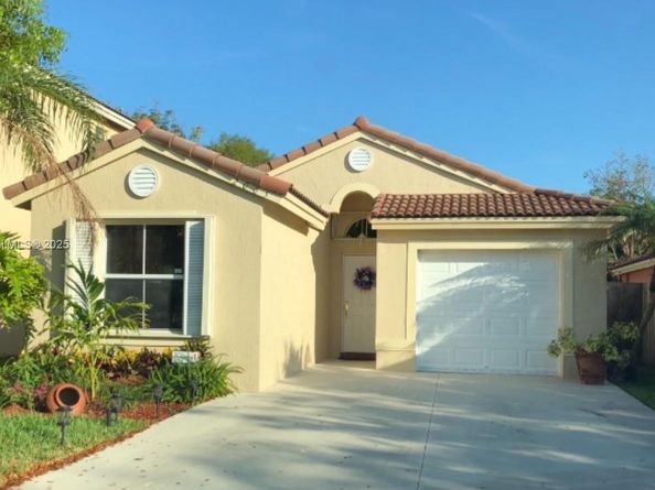 2065 SE 14th St, Homestead FL 33035