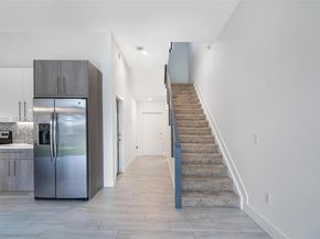 4416 NW 9th St, Plantation FL 33317