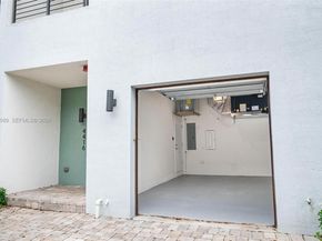4416 NW 9th St, Plantation FL 33317
