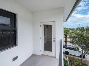 4416 NW 9th St, Plantation FL 33317
