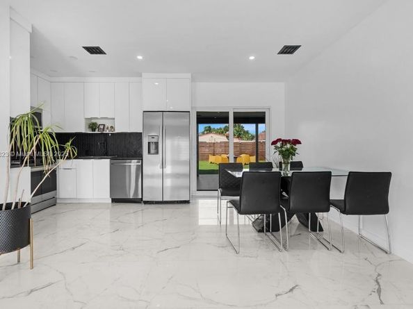 6941 Sheridan St, Hollywood FL 33024