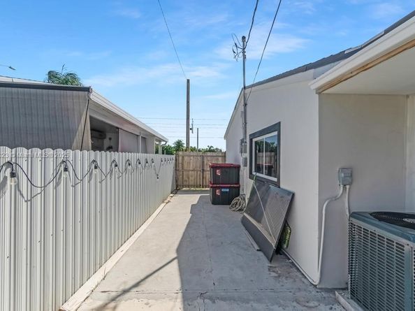 6941 Sheridan St, Hollywood FL 33024