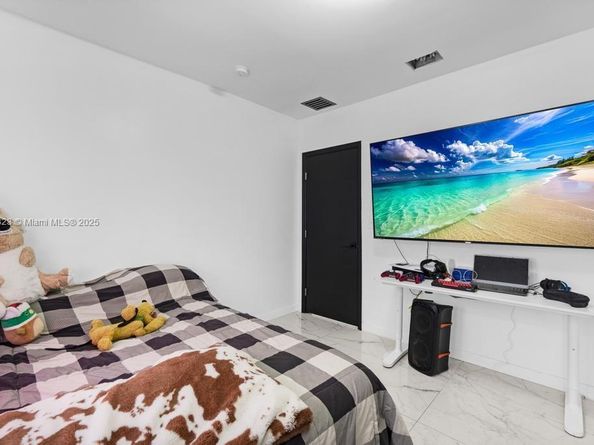 6941 Sheridan St, Hollywood FL 33024