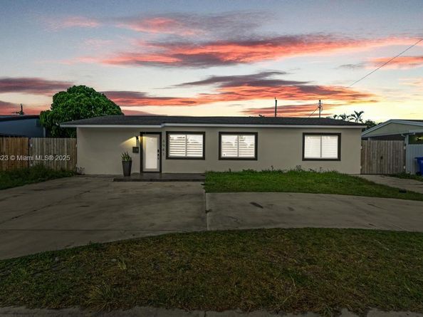 6941 Sheridan St, Hollywood FL 33024