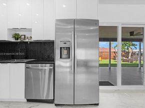 6941 Sheridan St, Hollywood FL 33024