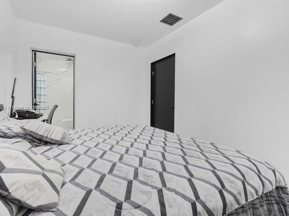 6941 Sheridan St, Hollywood FL 33024