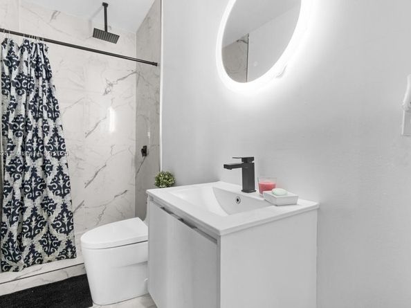 6941 Sheridan St, Hollywood FL 33024