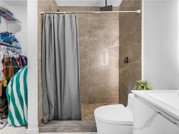 6941 Sheridan St, Hollywood FL 33024