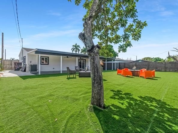 6941 Sheridan St, Hollywood FL 33024