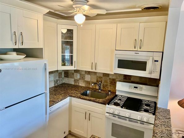 301 E Mcnab Rd 205, Pompano Beach FL 33060