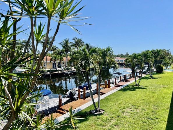 301 E Mcnab Rd 205, Pompano Beach FL 33060