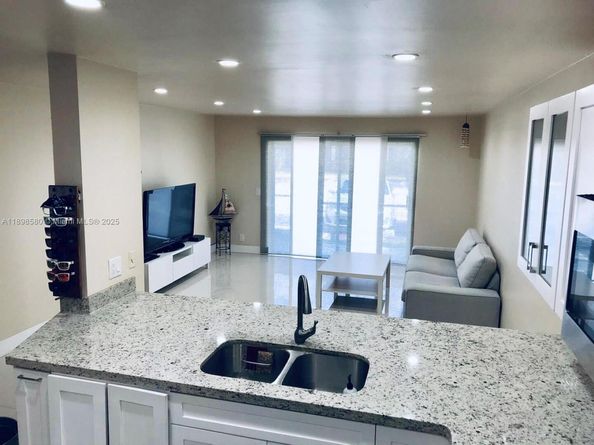 5790 Stirling Rd 108, Hollywood FL 33021