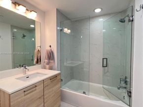 16385 Biscayne Blvd 607, North Miami Beach FL 33160