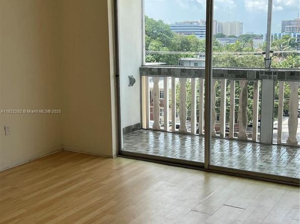 1475 NE 125th Ter 511B, North Miami FL 33161