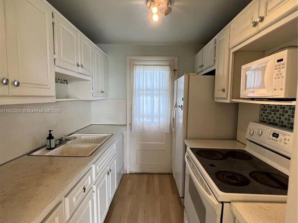 1475 NE 125th Ter 511B, North Miami FL 33161