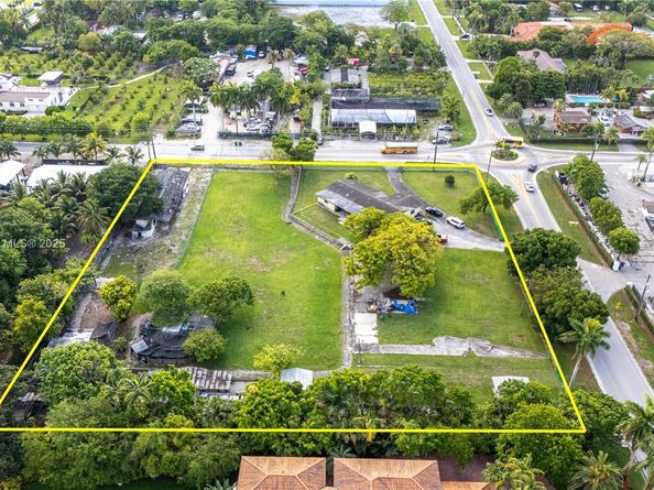 12201 SW 47th St, Miami FL 33175