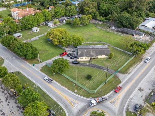 12201 SW 47th St, Miami FL 33175