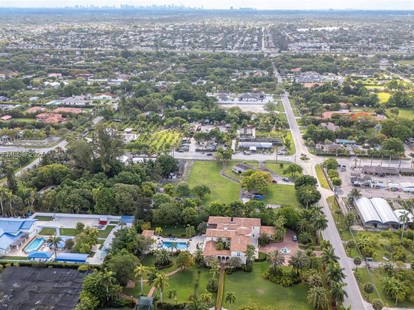 12201 SW 47th St, Miami FL 33175