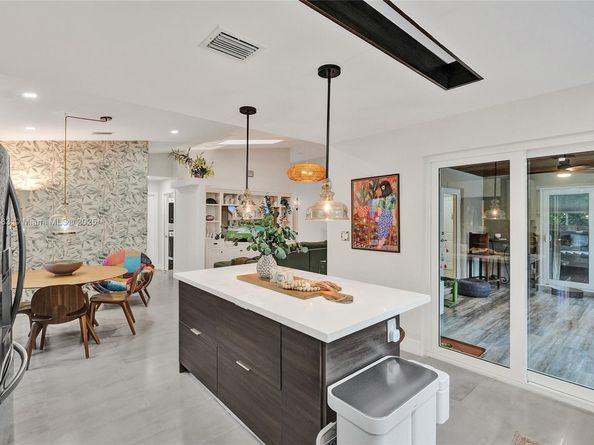 910 SW 23rd Rd, Miami FL 33129