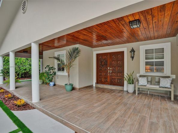 910 SW 23rd Rd, Miami FL 33129