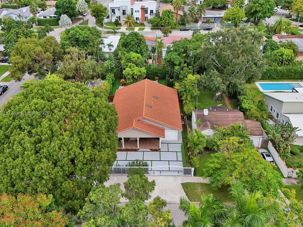 910 SW 23rd Rd, Miami FL 33129