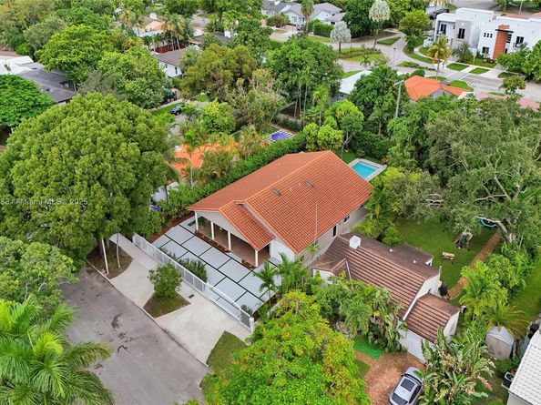 910 SW 23rd Rd, Miami FL 33129