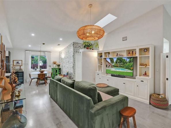 910 SW 23rd Rd, Miami FL 33129