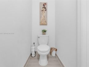 21068 NE 8th Ave, Miami FL 33179