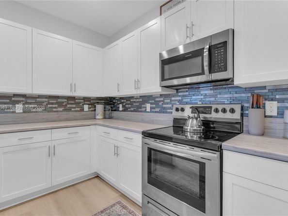 21068 NE 8th Ave, Miami FL 33179