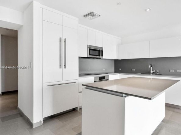 88 SW 7th St 1710, Miami FL 33130