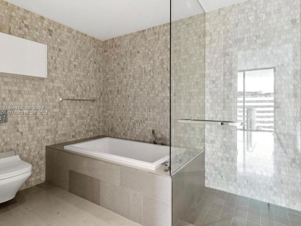 88 SW 7th St 1710, Miami FL 33130